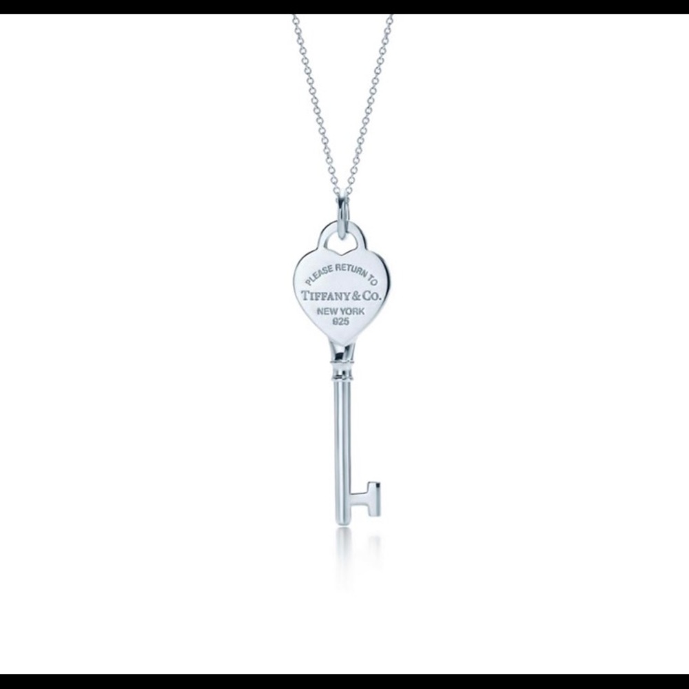 Tiffany’s key long necklace